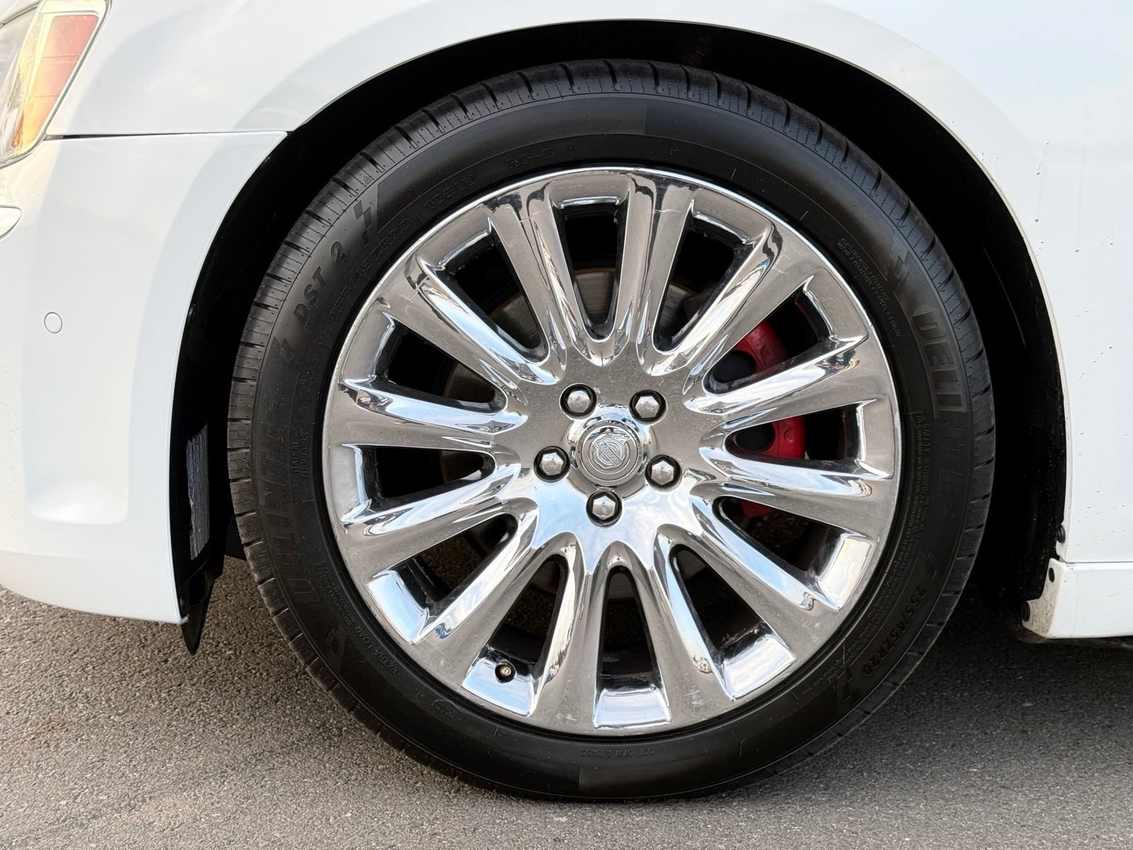 Used 2014 Chrysler 300 C RWD image 17