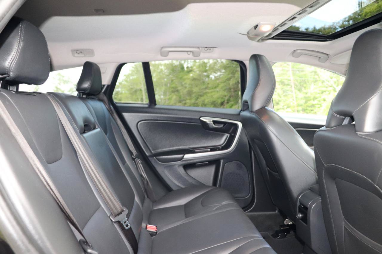 Used 2018 Volvo V60 T5 Cross Country w/ Convenience Package AWD/4WD image 38