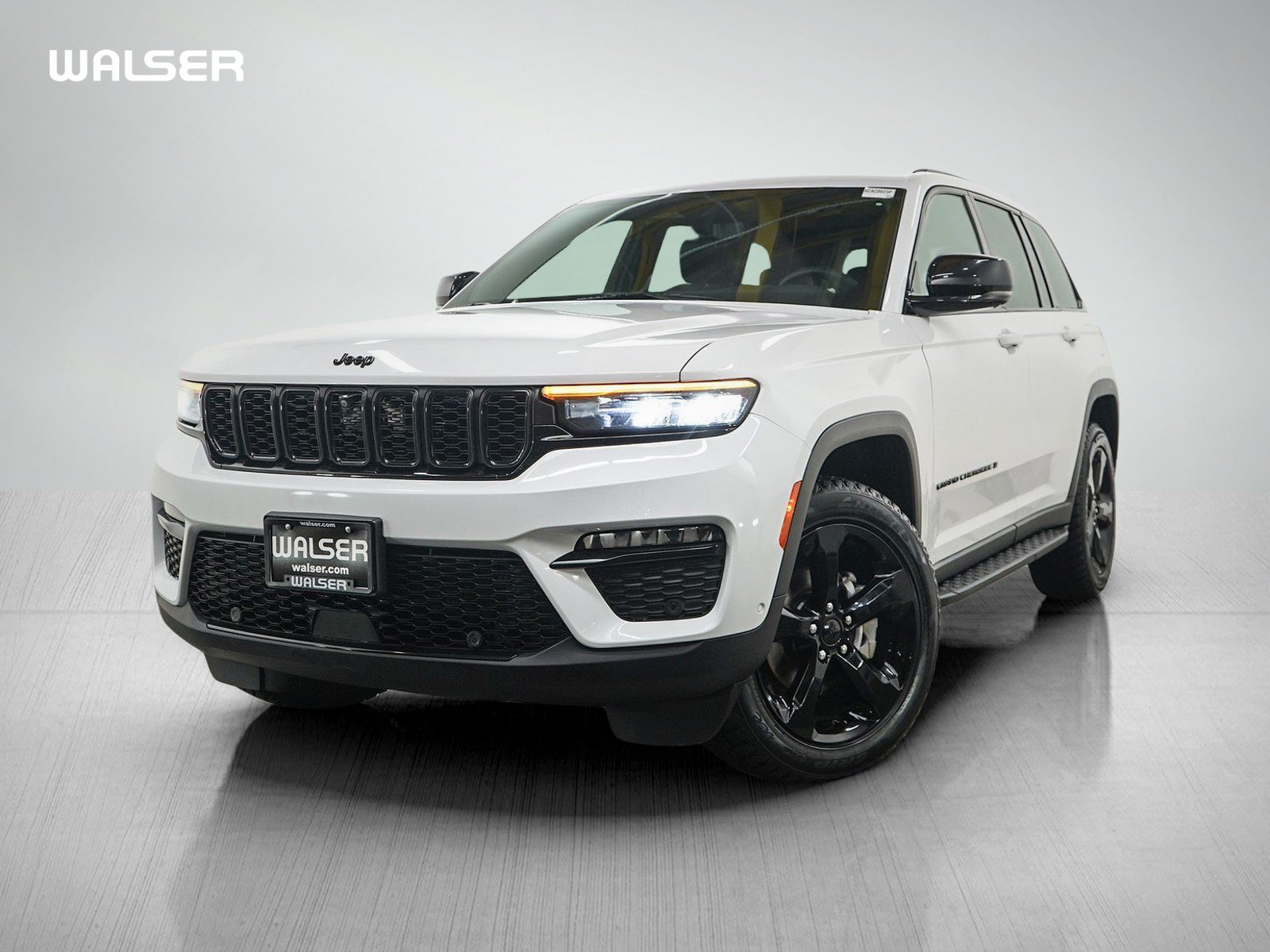 Used 2024 Jeep Grand Cherokee Limited w/ Luxury Tech Group II AWD/4WD image 1