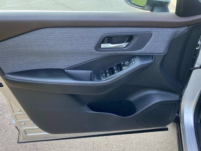 Used 2022 Nissan Rogue SV FWD image 11
