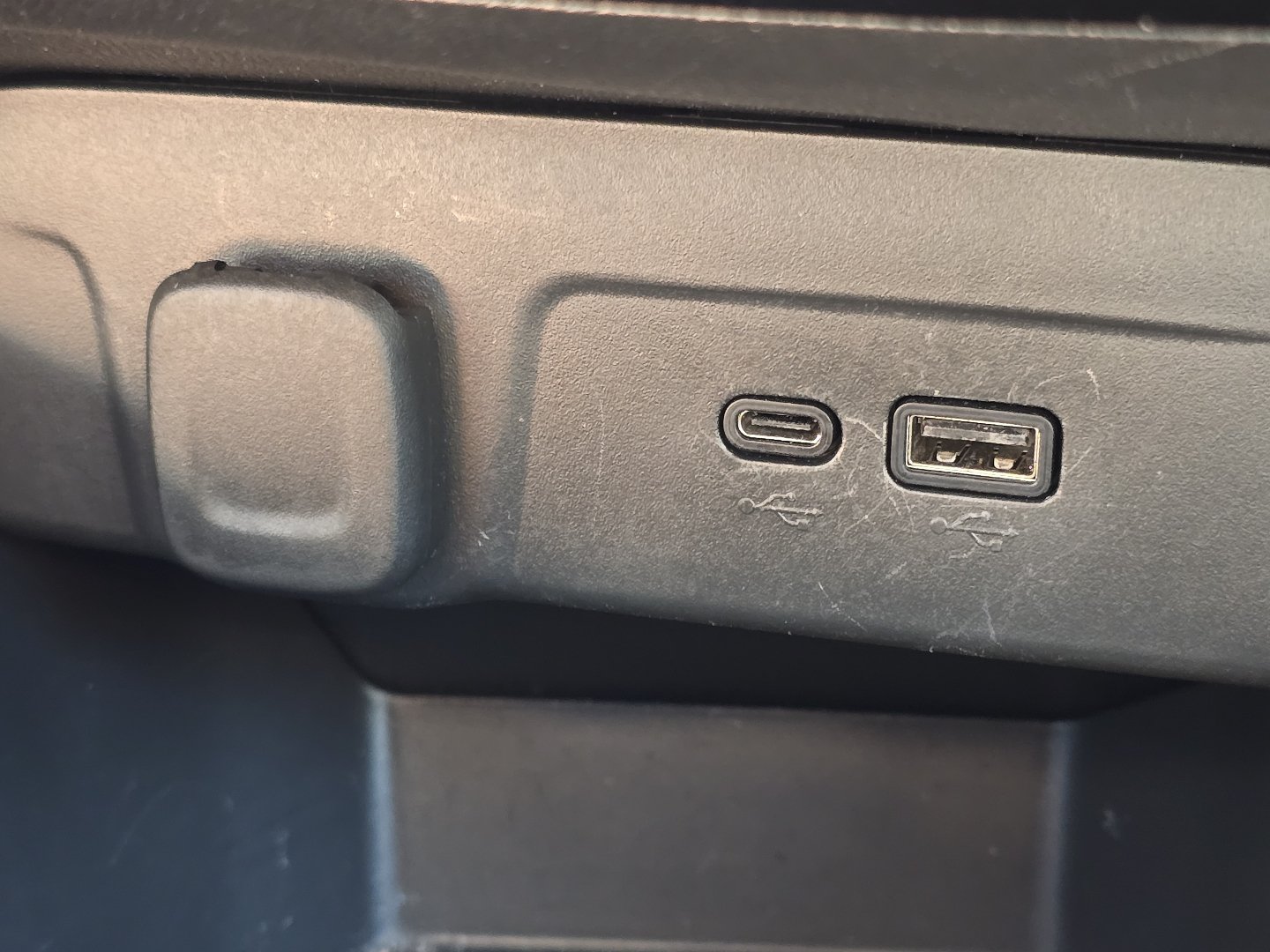 Used 2025 Chevrolet Trax LT FWD image 8