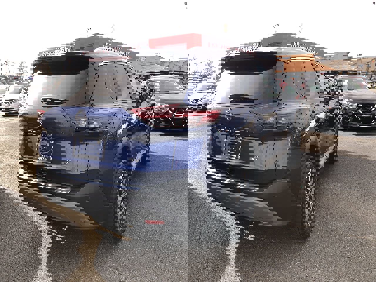 Used 2023 Nissan Rogue SV w/ SV Premium B Package image 5