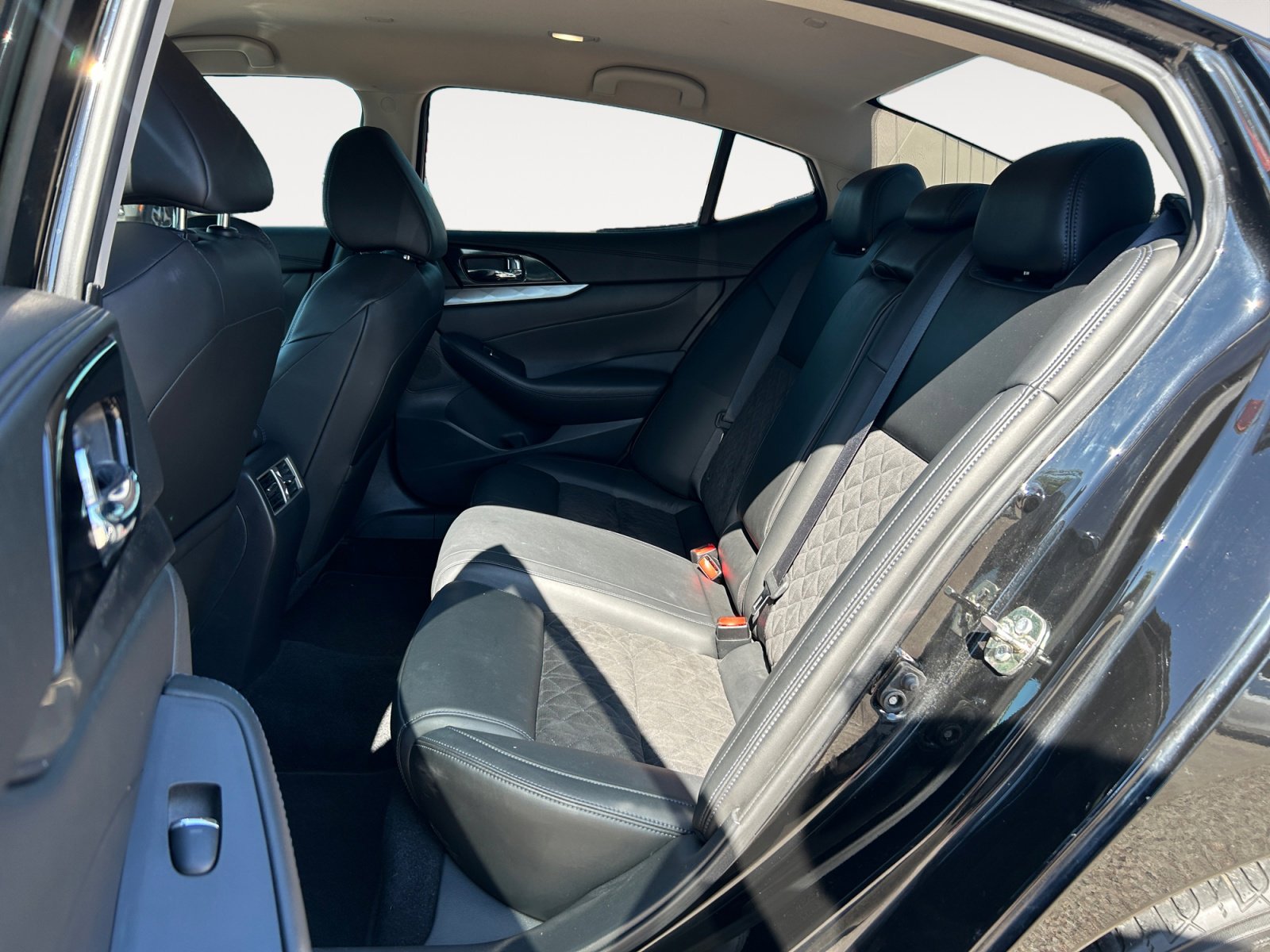 Used 2017 Nissan Maxima SR w/ Midnight Edition image 22