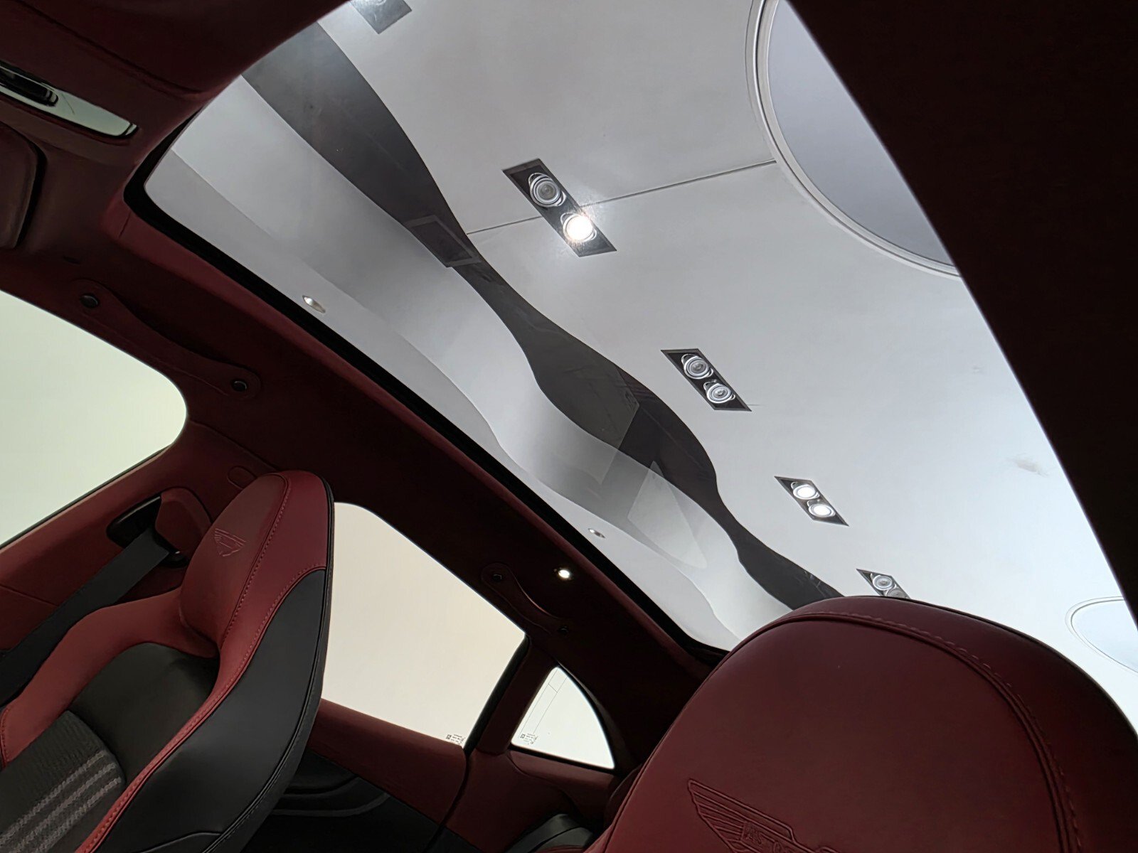 Used 2025 Aston Martin DBX 707 AWD/4WD image 18