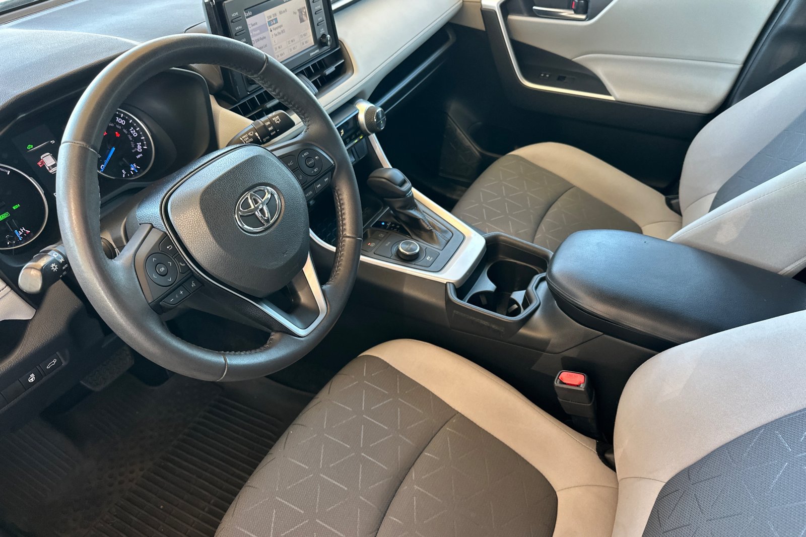 Certified 2020 Toyota RAV4 XLE w/ Convenience Package AWD/4WD image 9