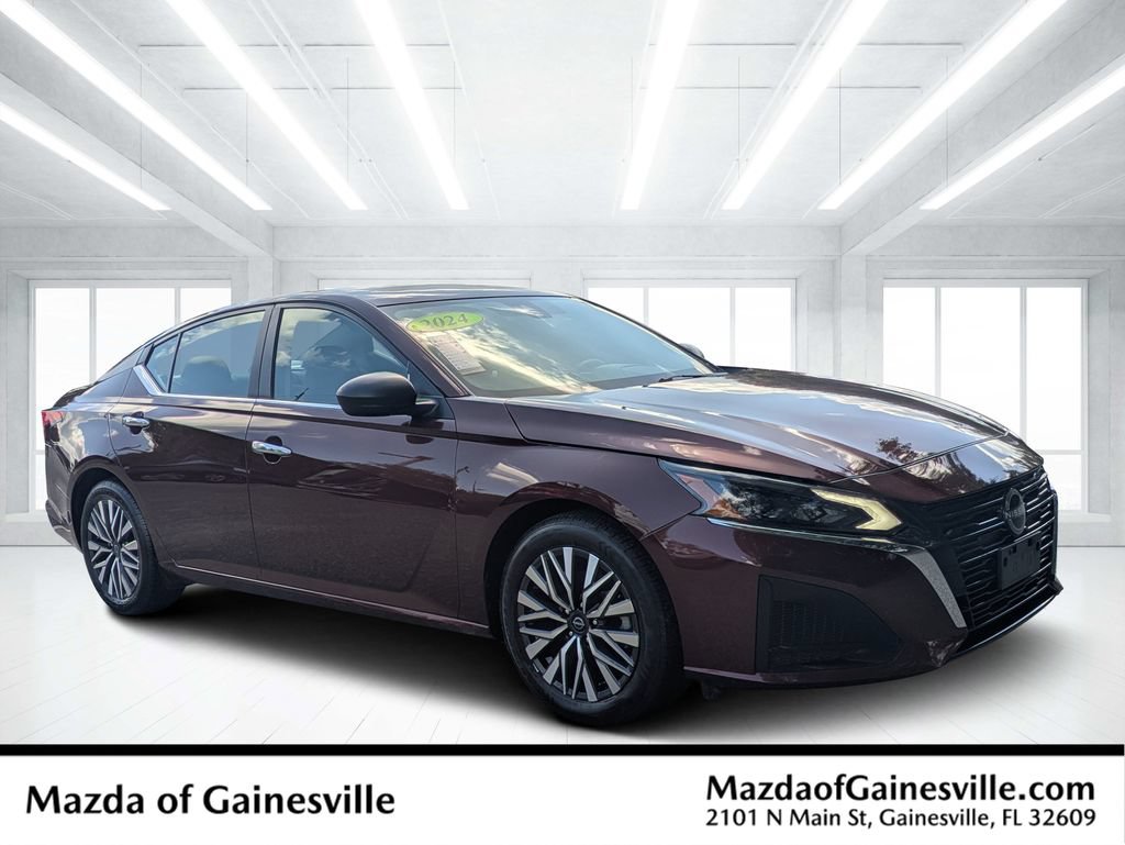 Used 2024 Nissan Altima 2.5 SV FWD image 1