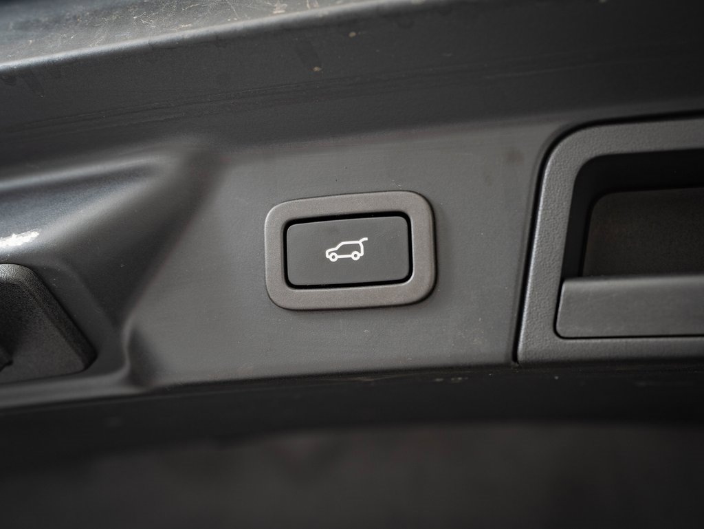 Used 2022 Land Rover Range Rover Velar S image 18