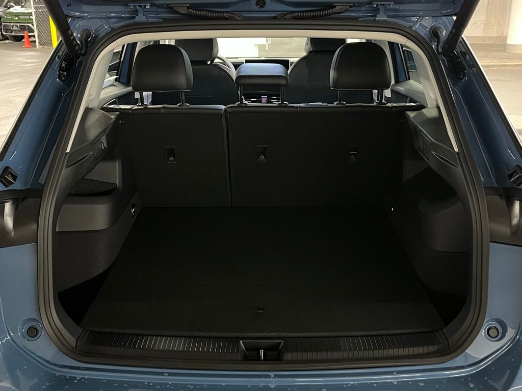 New 2025 Volkswagen Tiguan SE R-Line image 37