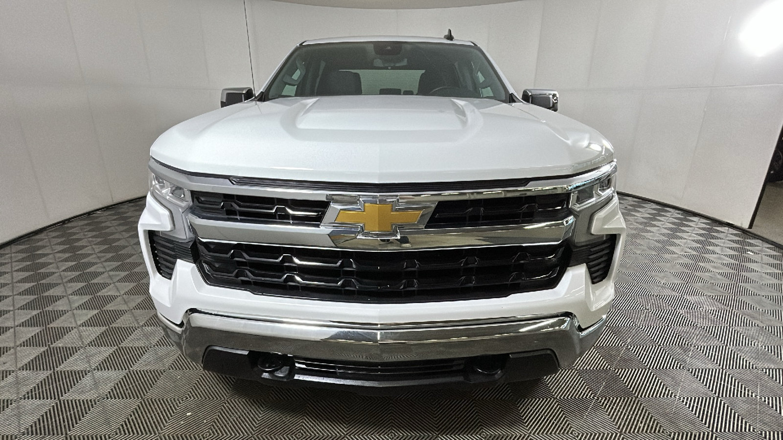 Used 2024 Chevrolet Silverado 1500 LT AWD/4WD image 8