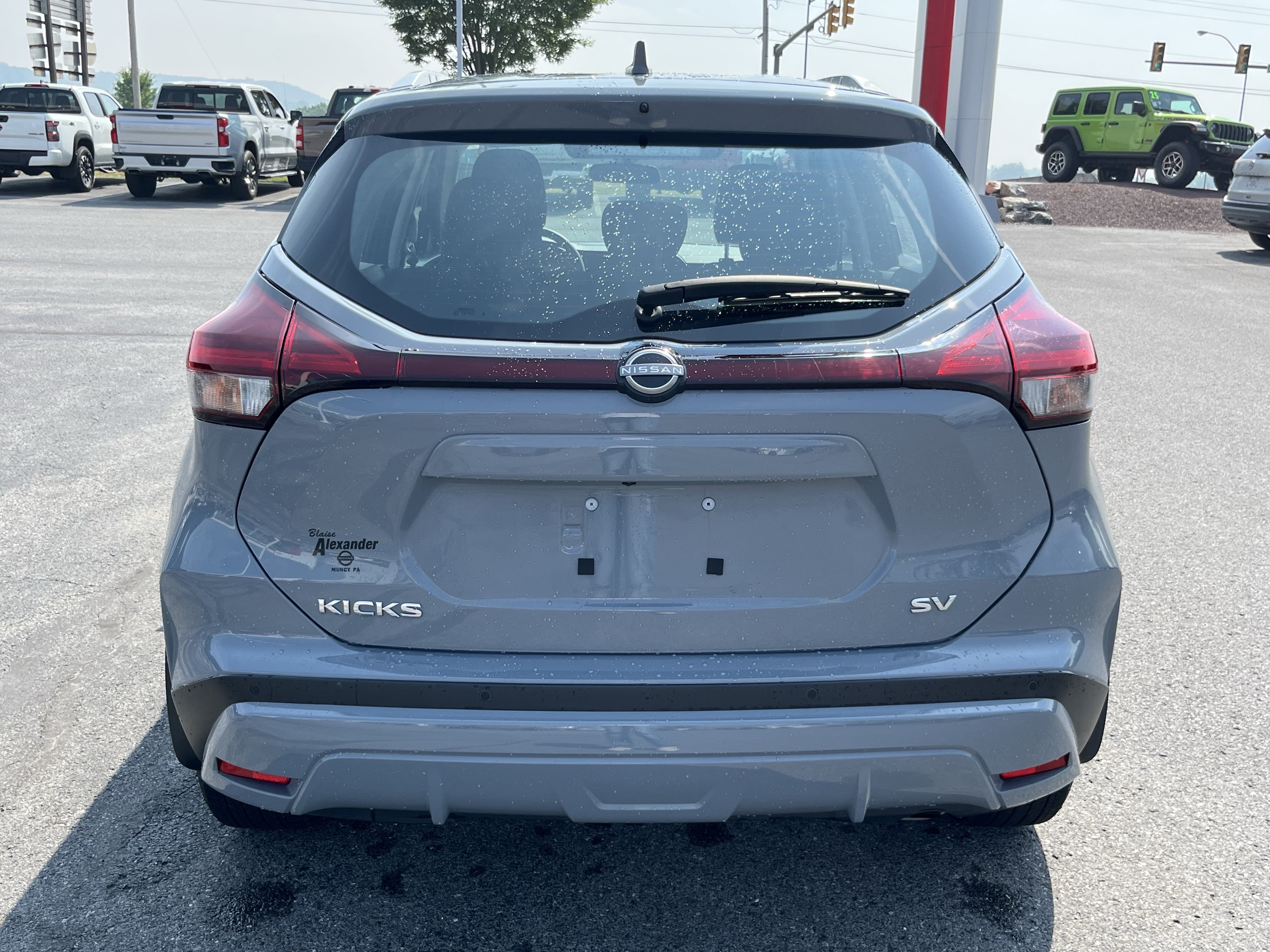 Used 2024 Nissan Kicks SV FWD image 7