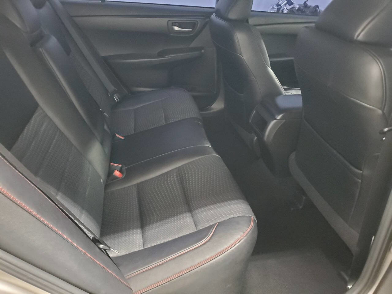 Used 2015 Toyota Camry SE FWD image 17