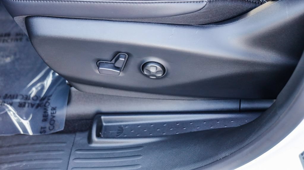 New 2027 Chrysler Pacifica Select FWD image 26