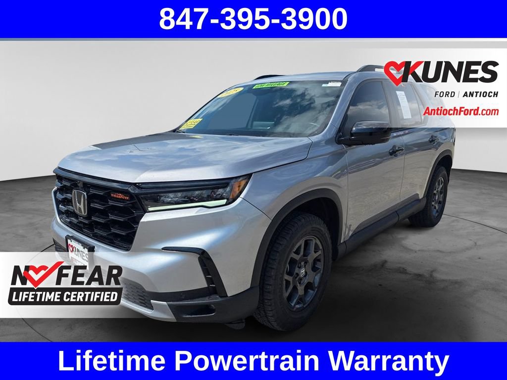 Used 2025 Honda Pilot TrailSport image 5