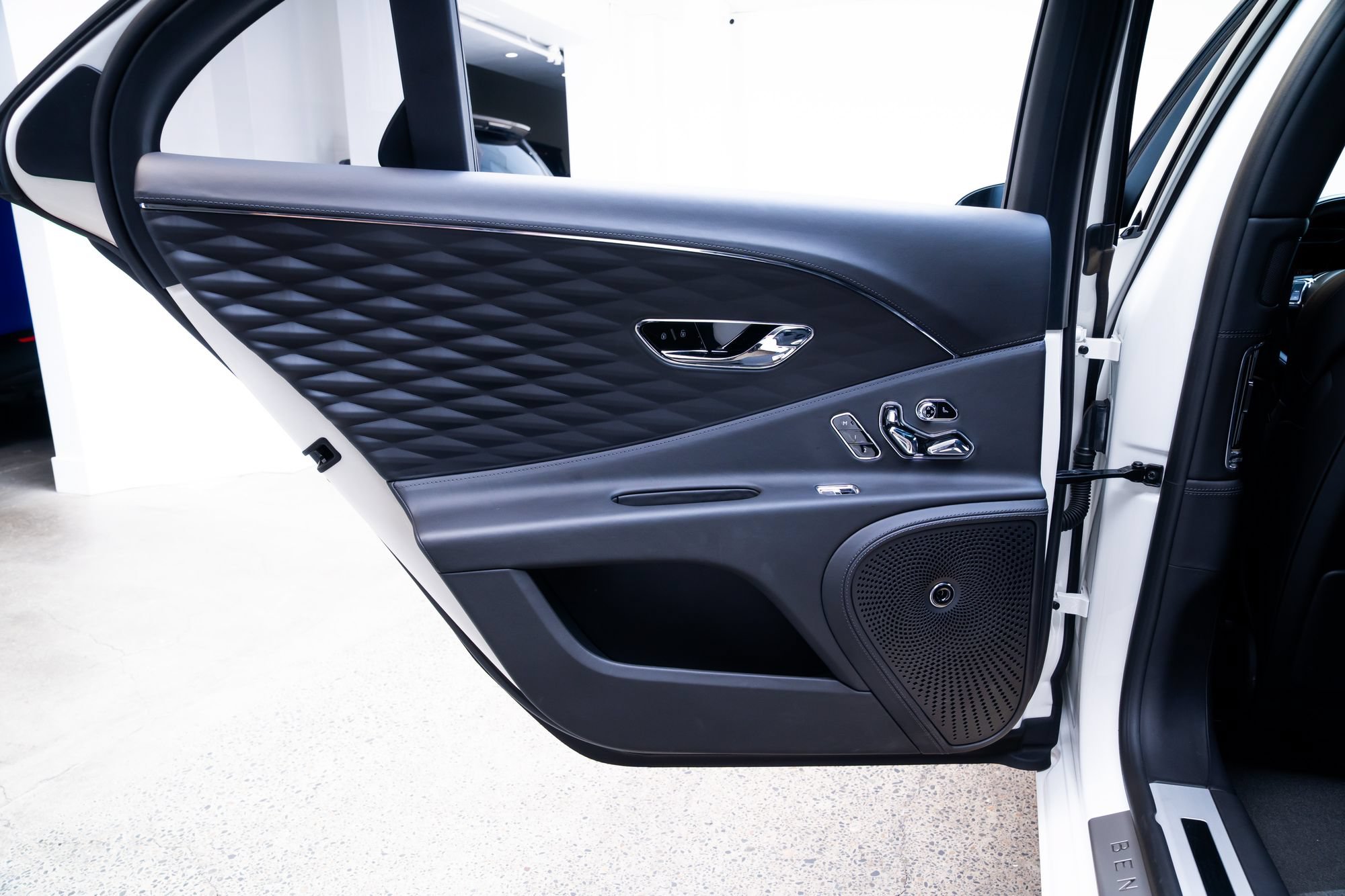 Used 2021 Bentley Flying Spur V8 AWD/4WD image 19