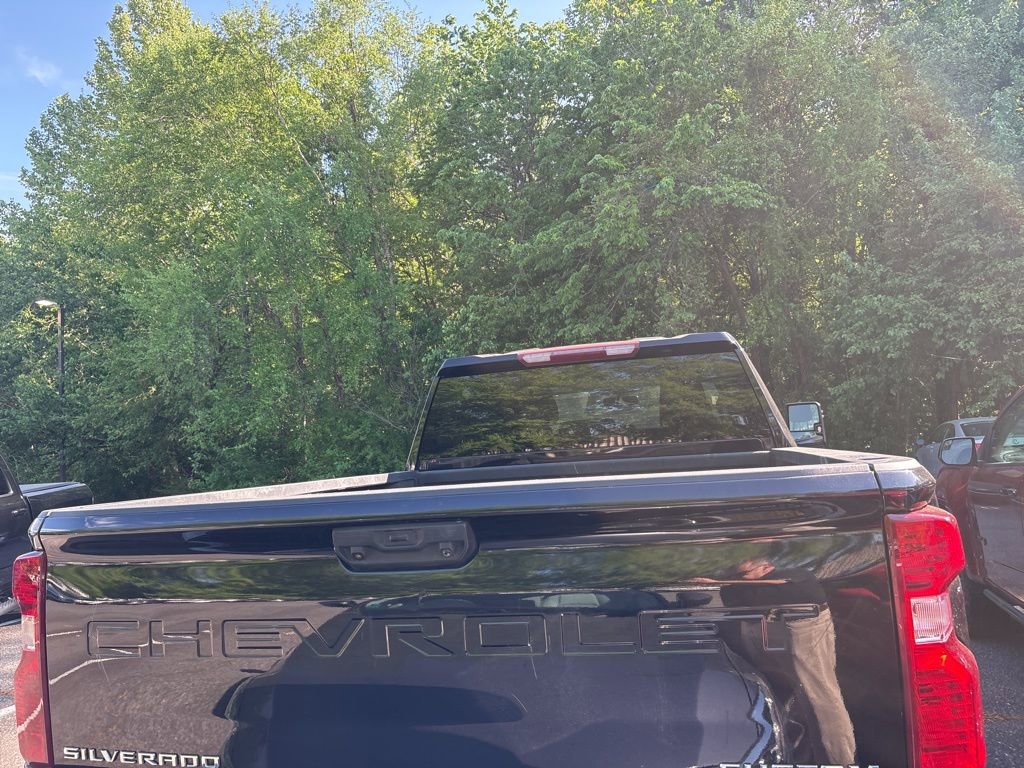 Used 2023 Chevrolet Silverado 2500 Custom w/ Custom Value Package AWD/4WD image 13