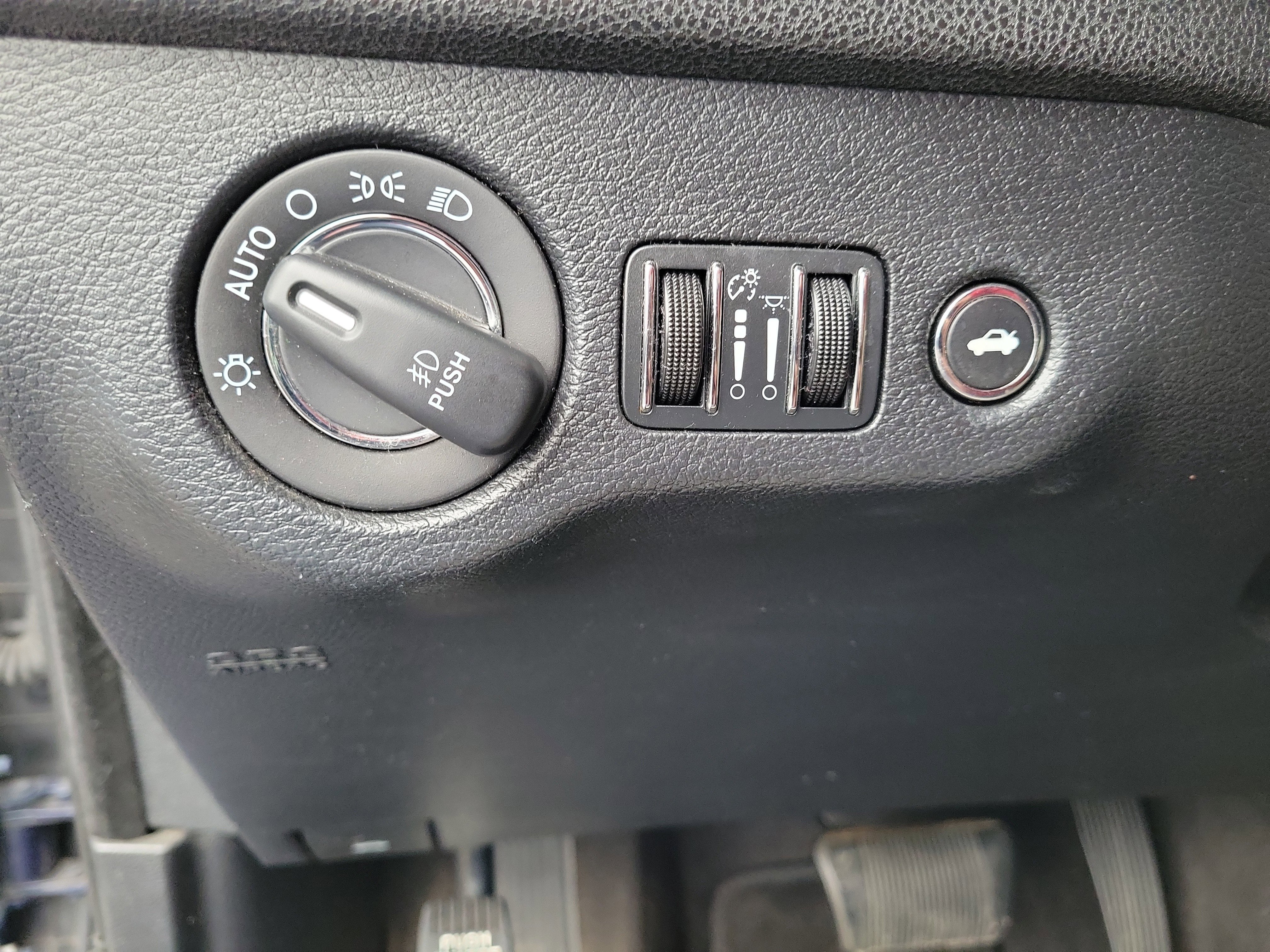 Used 2016 Chrysler 300 Limited image 22