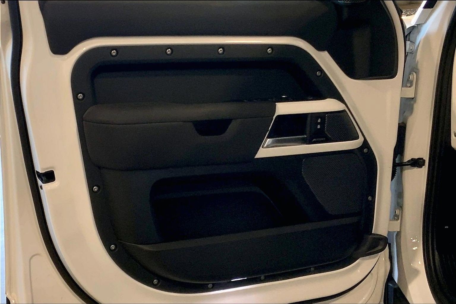 Used 2023 Land Rover Defender 110 S image 21