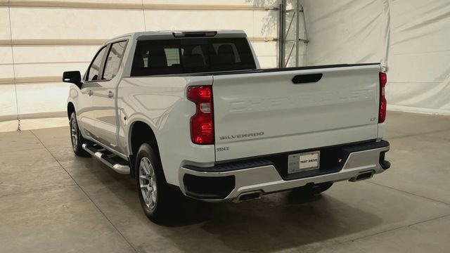Used 2022 Chevrolet Silverado 1500 LT AWD/4WD image 3