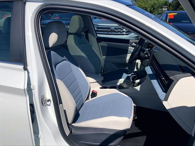 Used 2025 Volkswagen Jetta SE w/ Sunroof Package FWD image 17