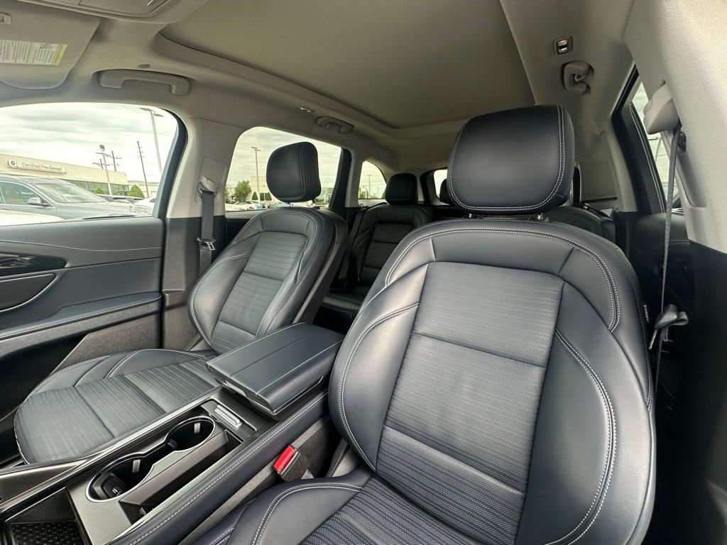 Used 2025 Lincoln Nautilus Reserve image 13