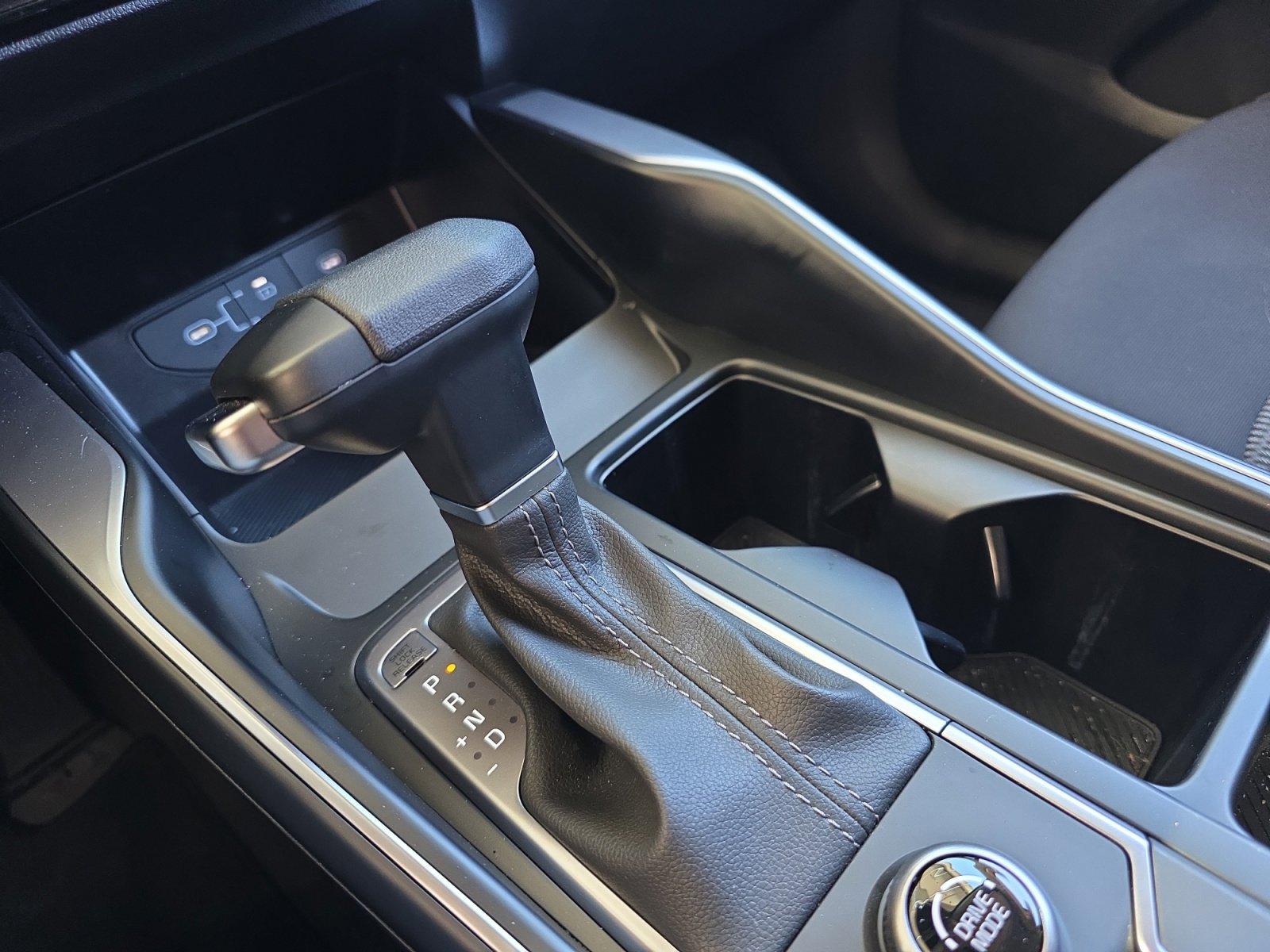 Certified 2025 Kia Sorento LX image 19