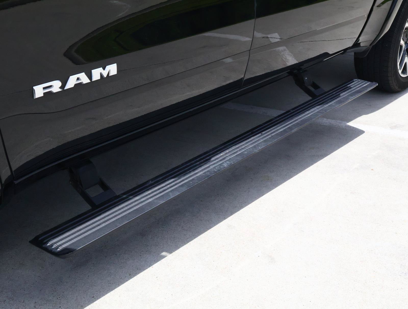 Used 2025 RAM 1500 Laramie w/ Laramie Southwest Edition AWD/4WD image 24