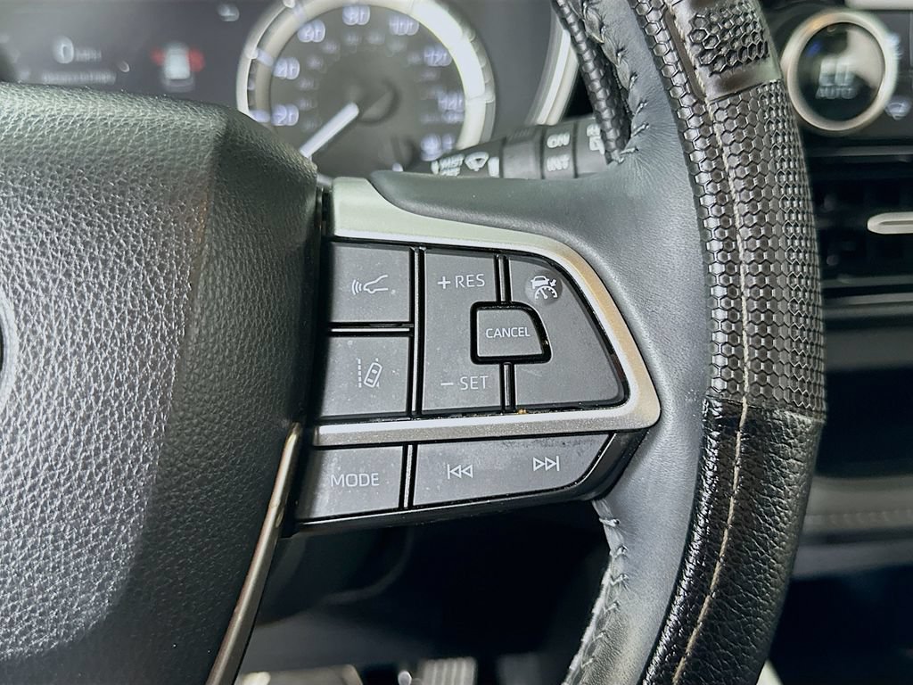 Used 2024 Toyota Highlander XSE FWD image 24