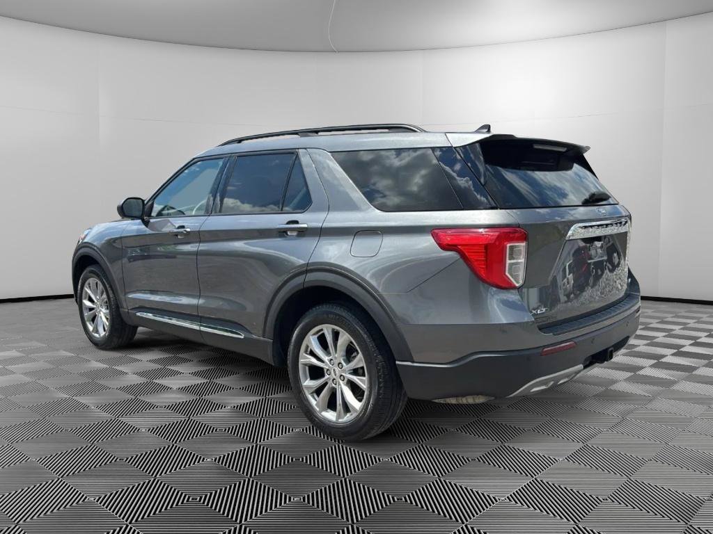 Used 2023 Ford Explorer XLT w/ Equipment Group 202A AWD/4WD image 3