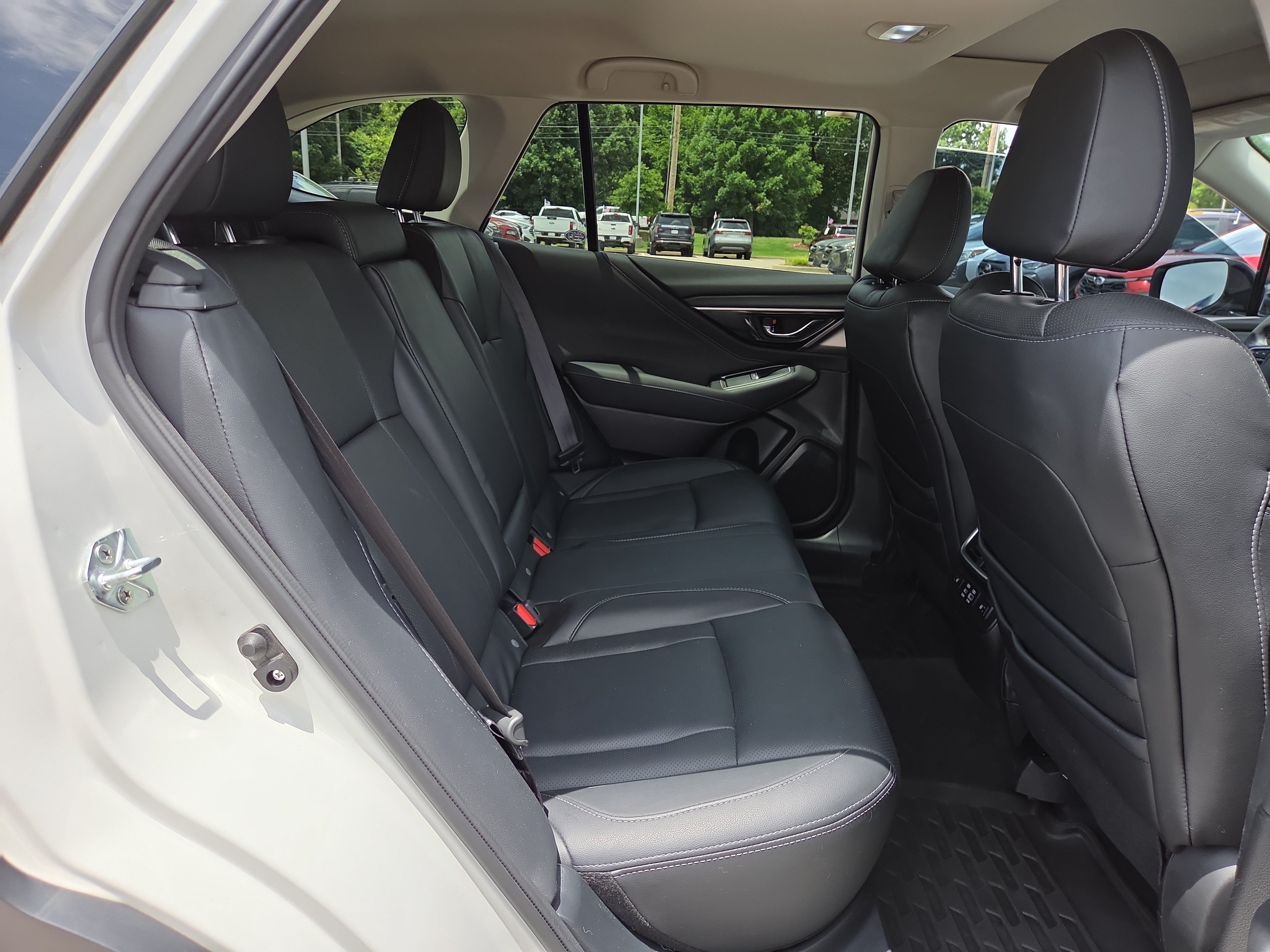 Used 2023 Subaru Outback Touring AWD/4WD image 15