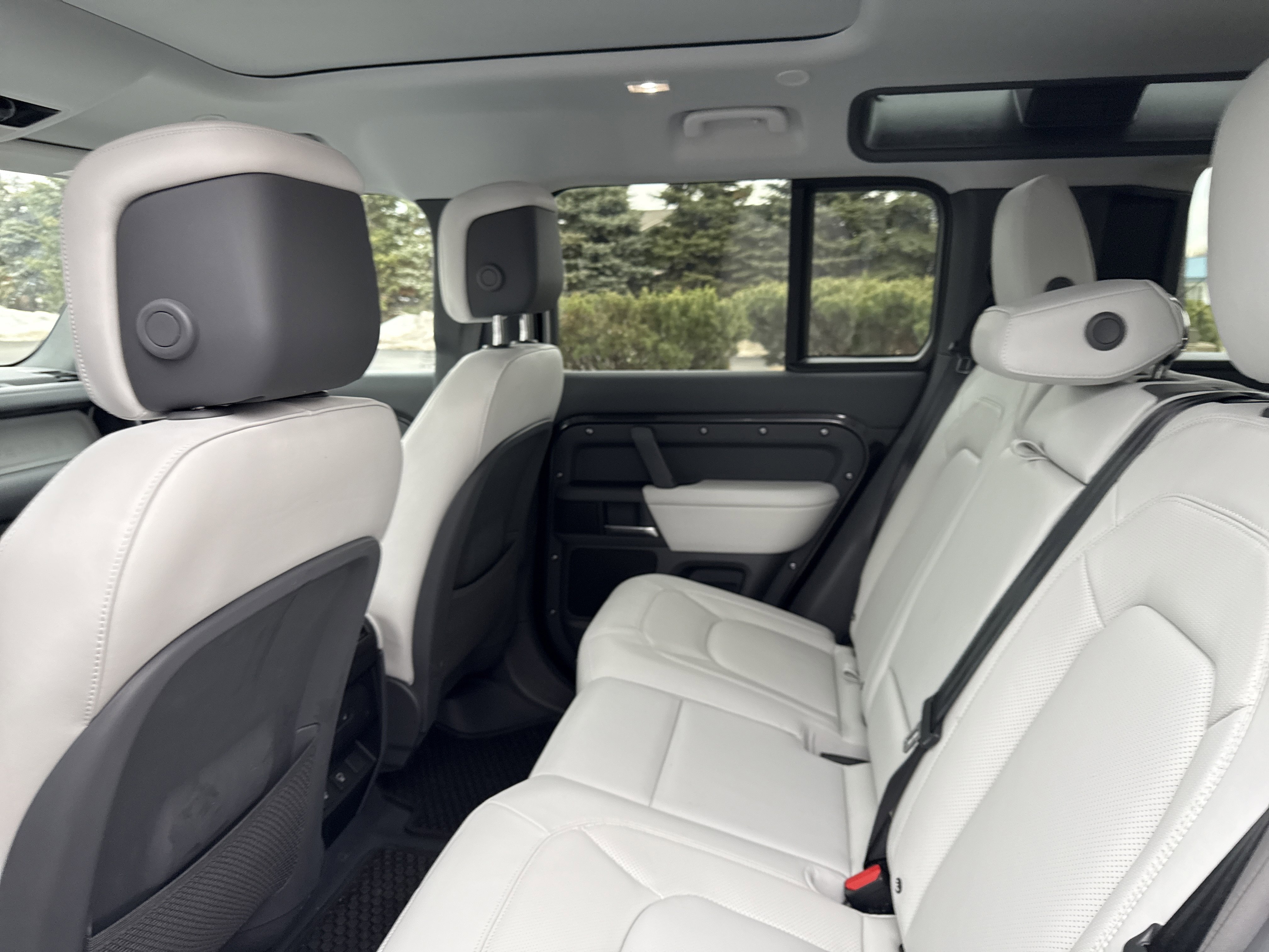 New 2025 Land Rover Defender 110 S image 8