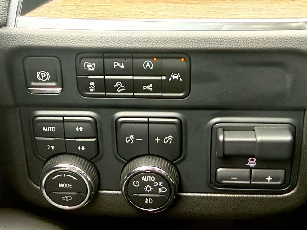 Used 2025 Chevrolet Tahoe High Country AWD/4WD image 21