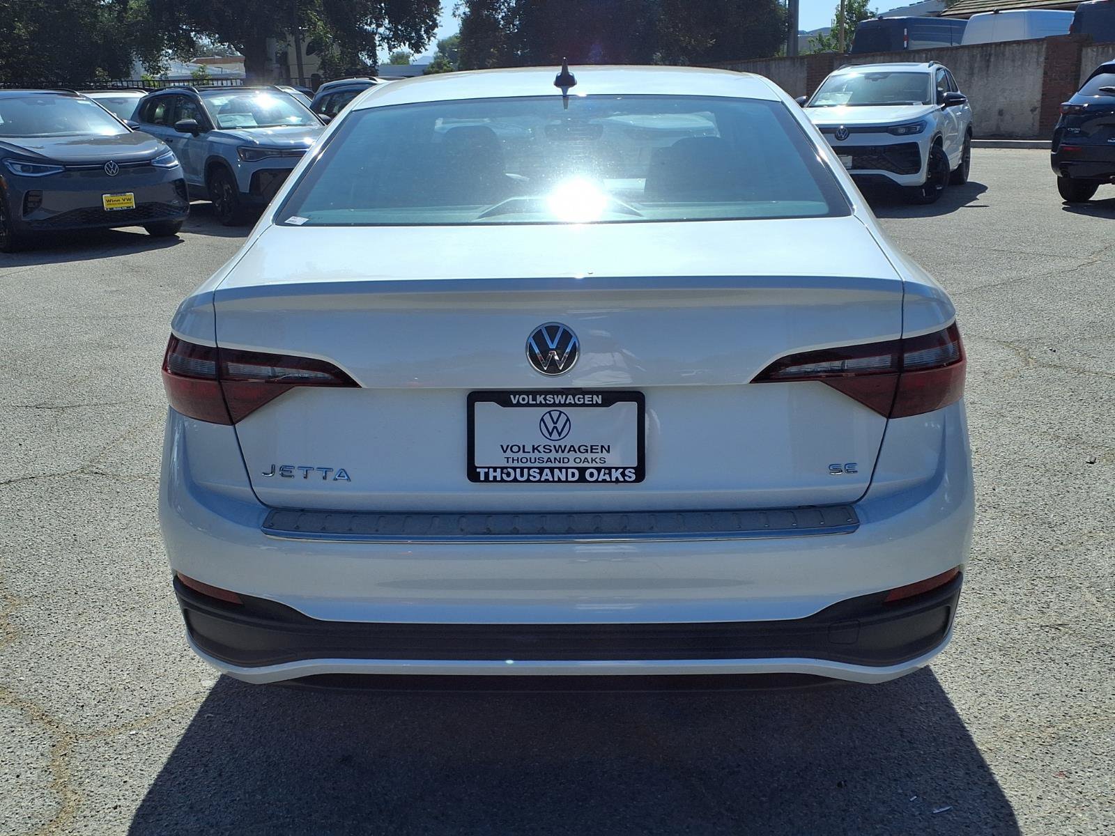 Used 2023 Volkswagen Jetta SE w/ Panoramic Sunroof Package FWD image 6