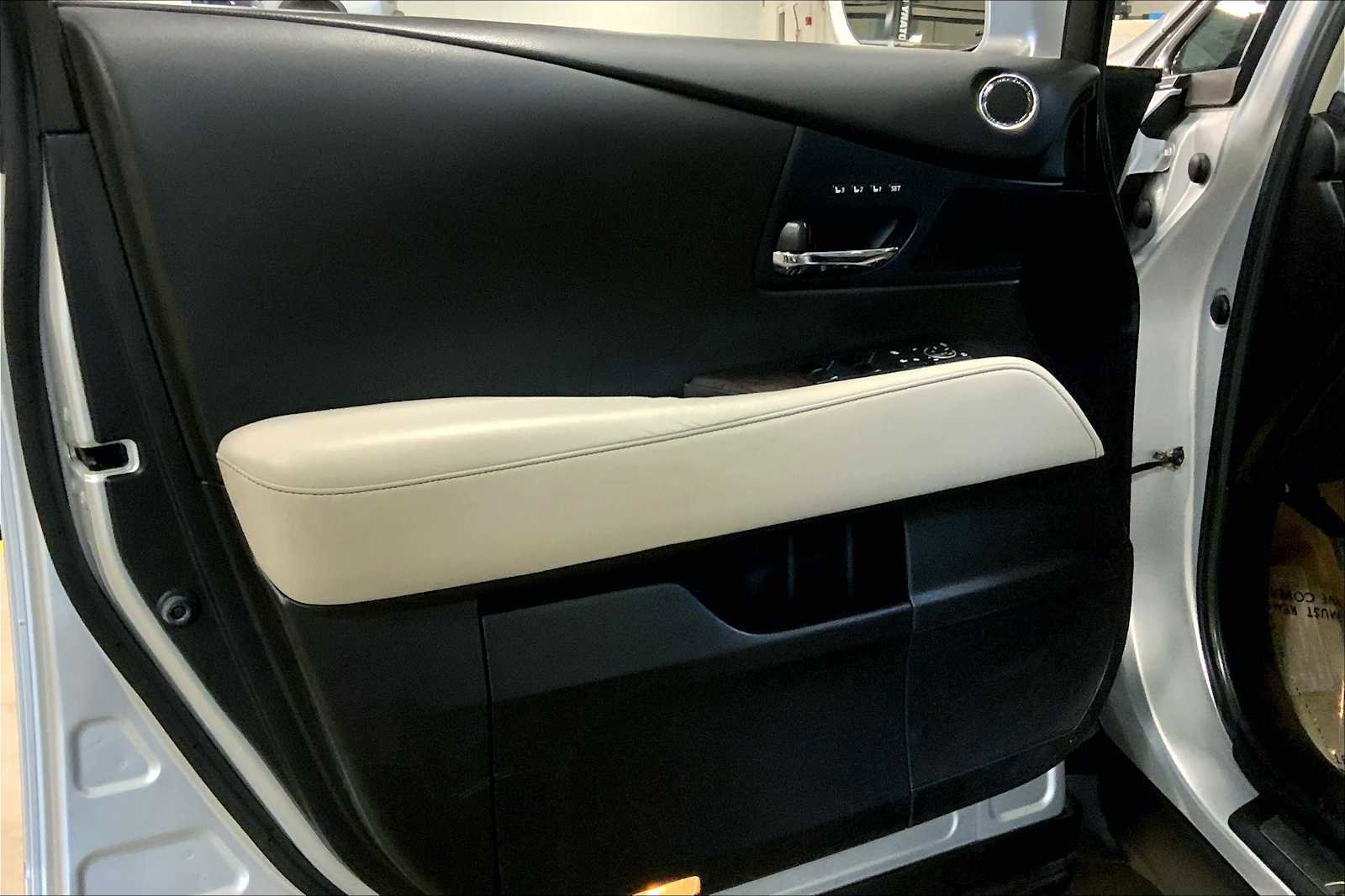 Used 2015 Lexus RX 450h AWD image 22