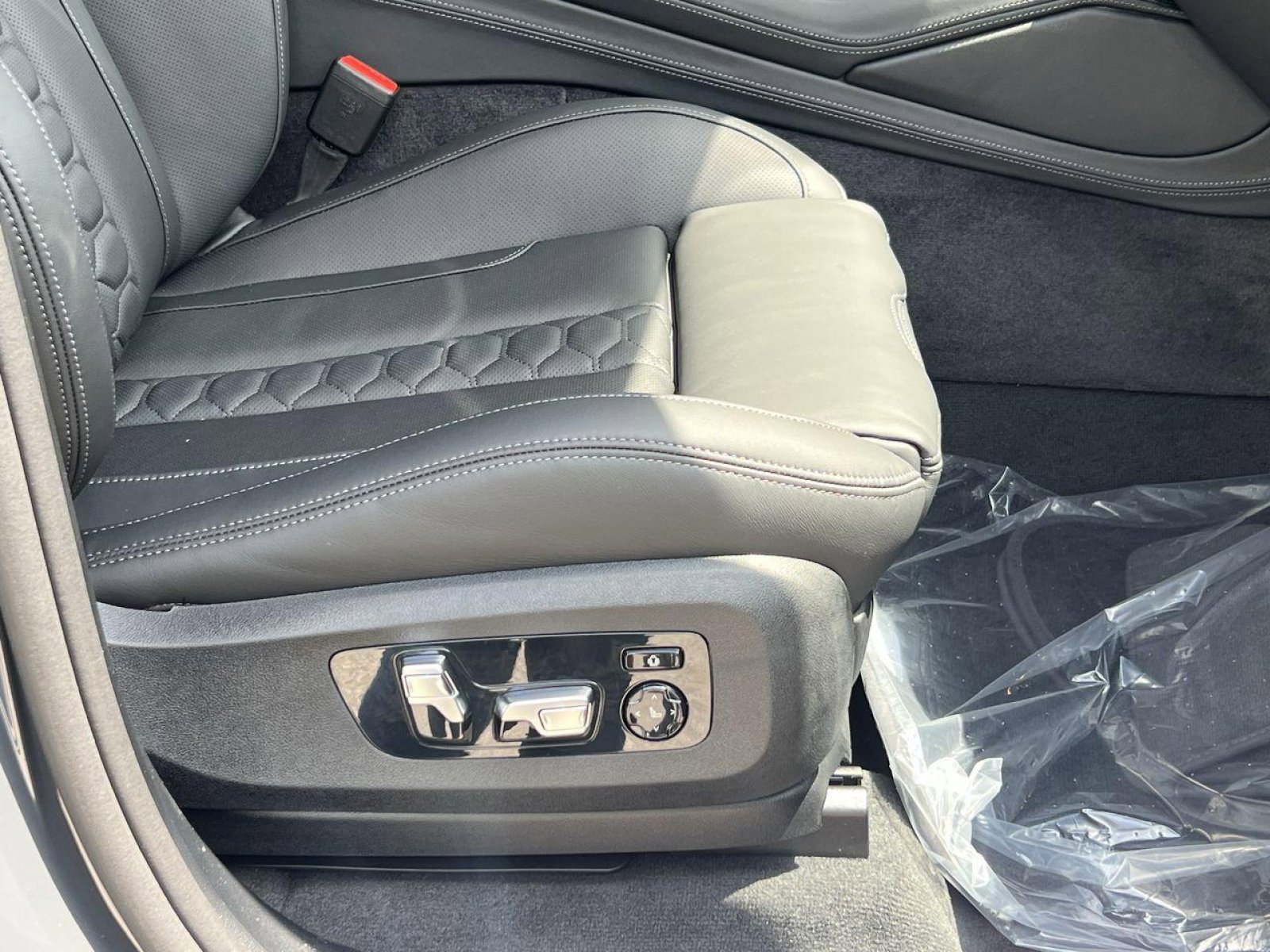 New 2026 BMW X5 M Competition w/ Executive Package image 27