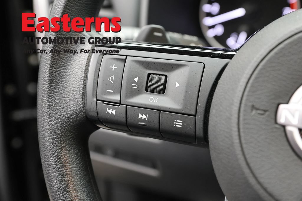Used 2023 Nissan Rogue SV AWD/4WD image 14