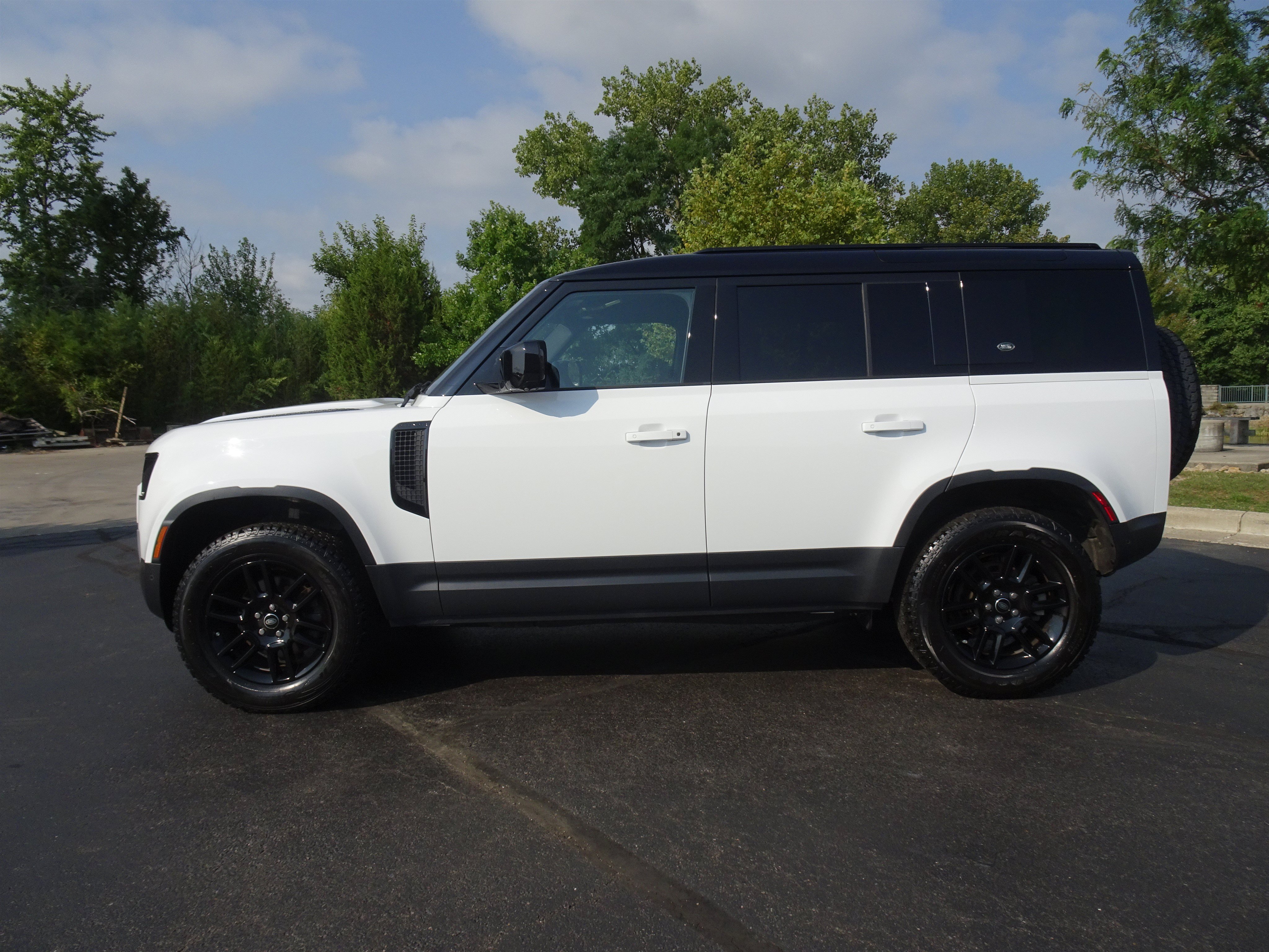 Certified 2024 Land Rover Defender 110 S AWD/4WD image 7