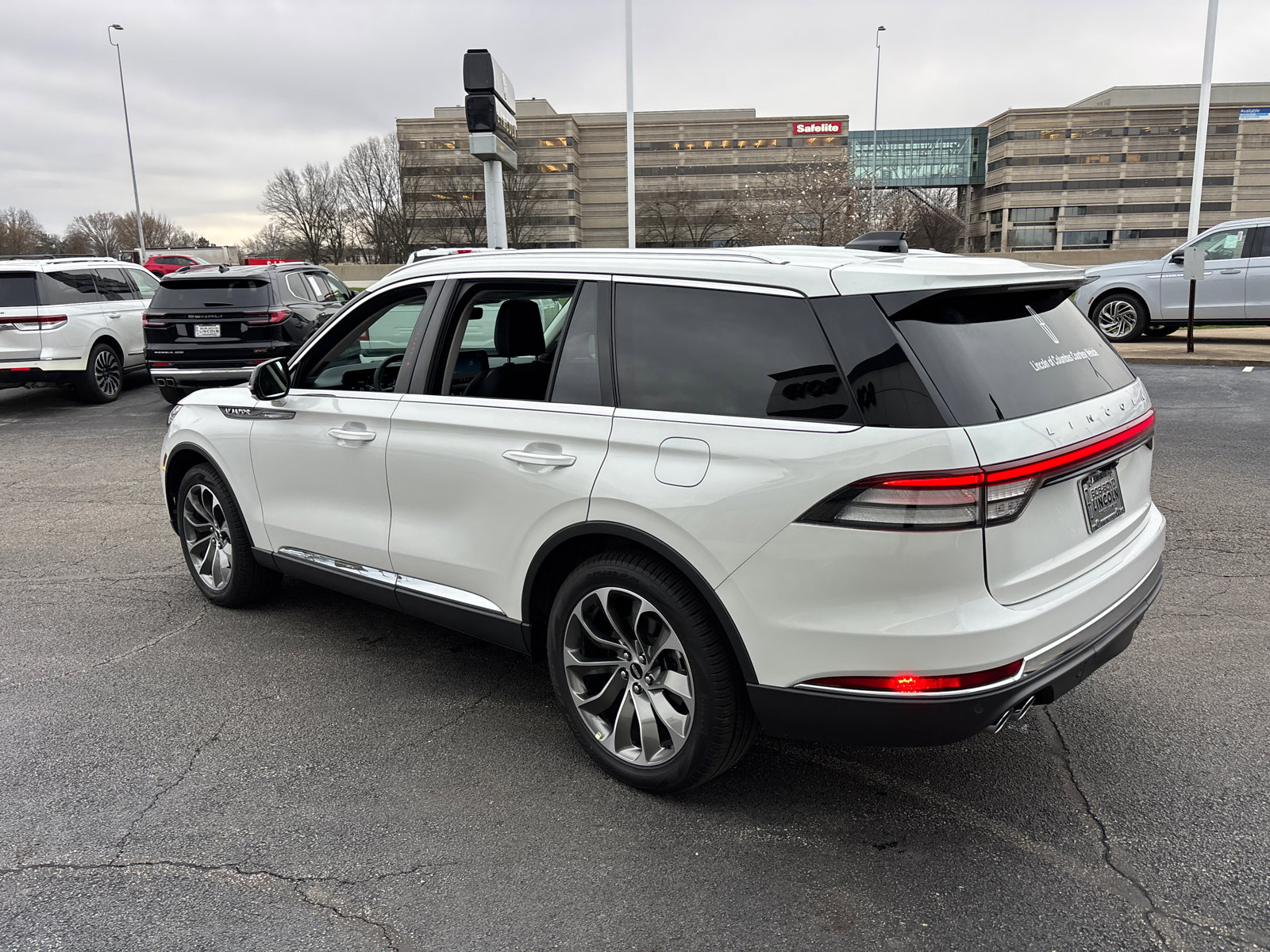 New 2026 Lincoln Aviator AWD image 5