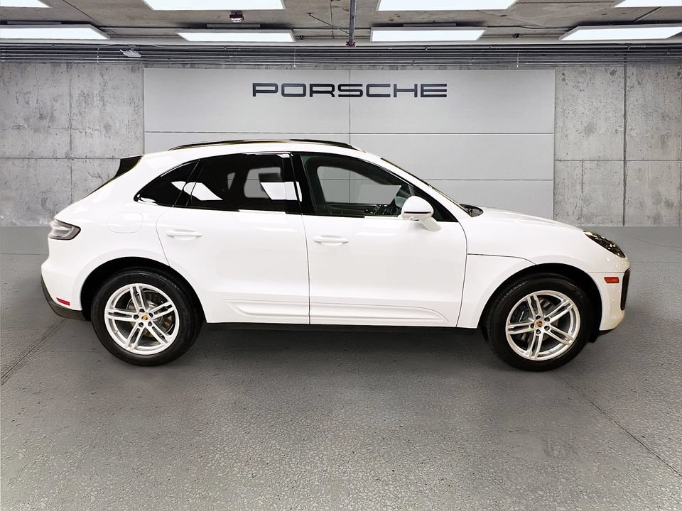 Certified 2026 Porsche Macan AWD/4WD image 8