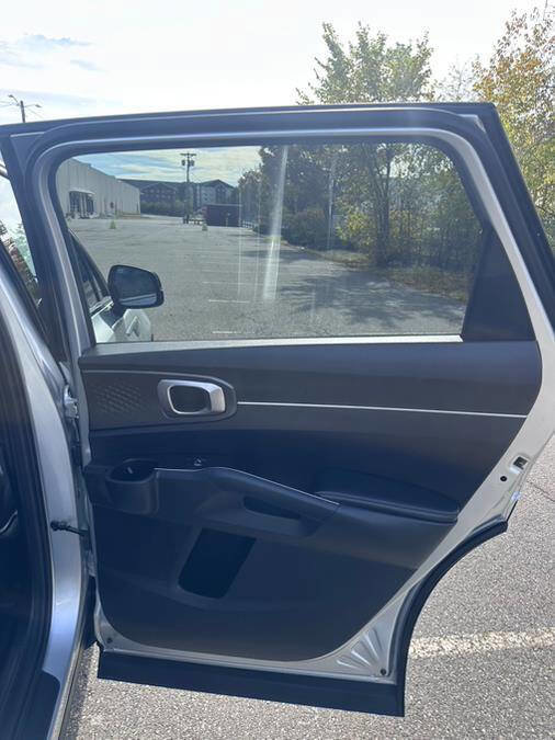 Used 2021 Kia Sorento LX image 16