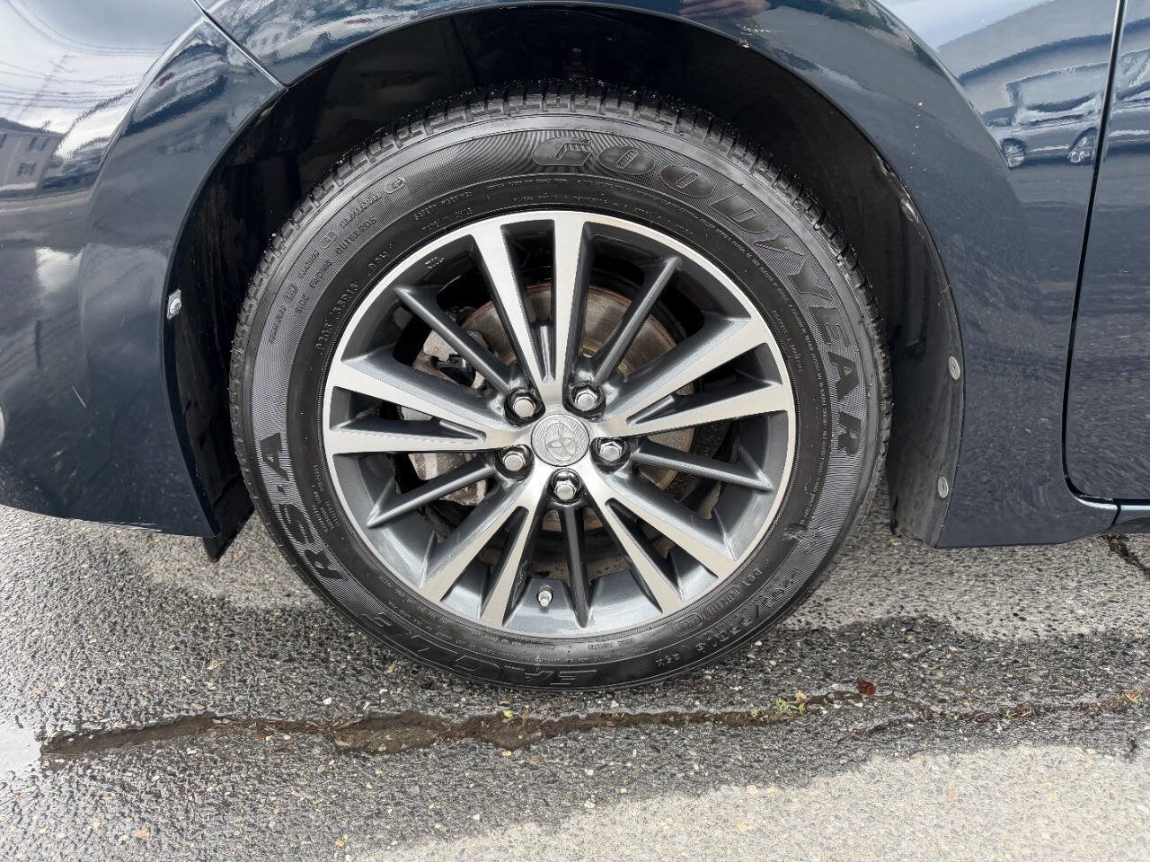 Used 2018 Toyota Corolla LE w/ LE Premium Package w/Moonroof FWD image 11