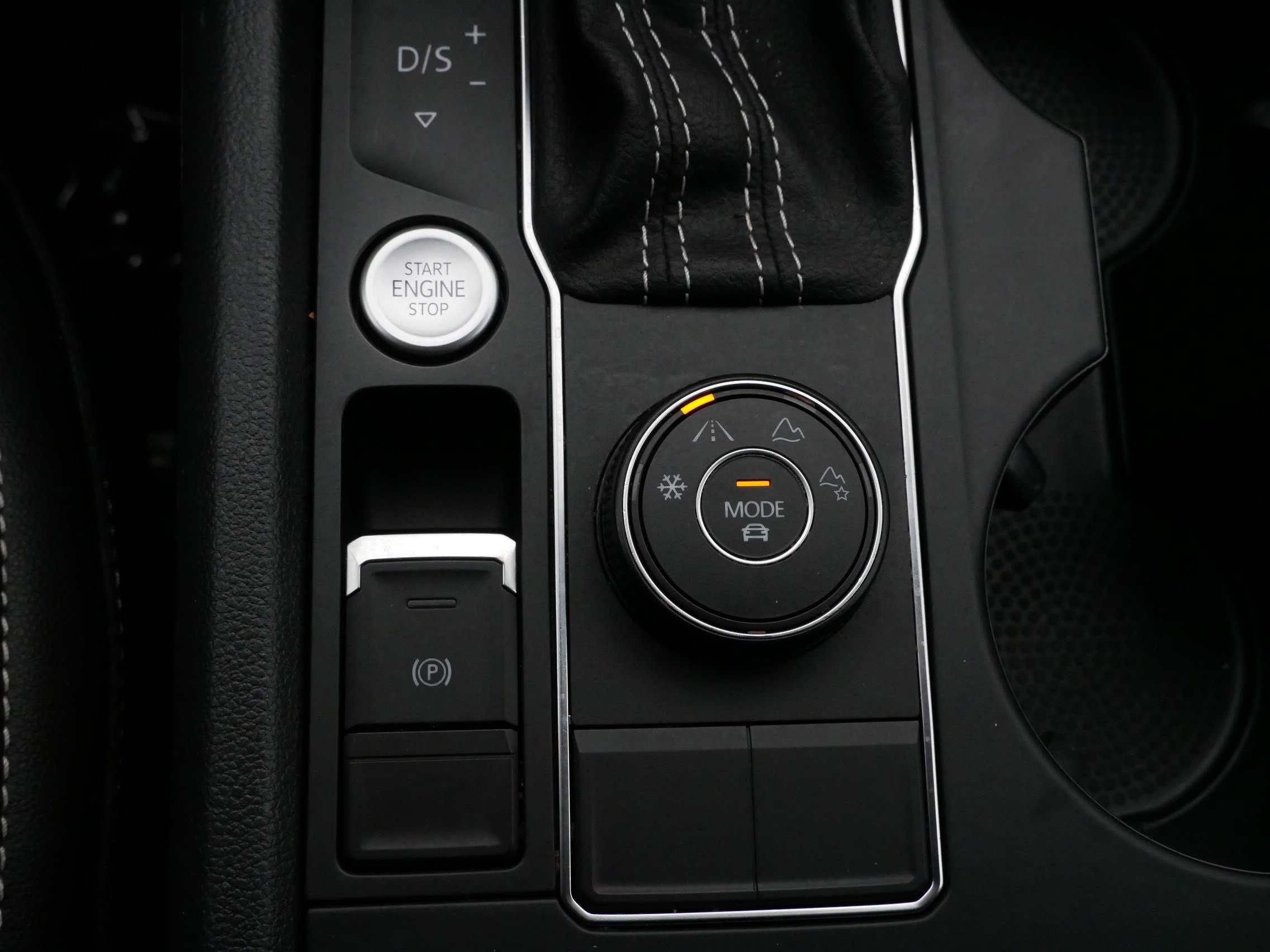 Certified 2022 Volkswagen Atlas SE image 30