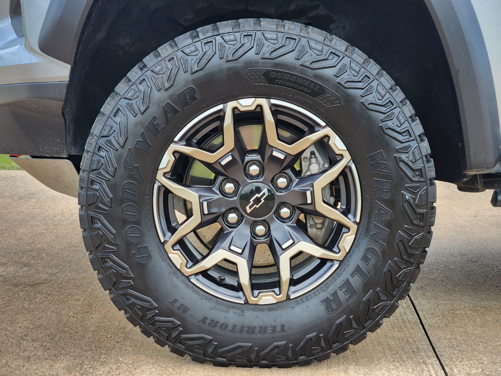 Used 2025 Chevrolet Colorado ZR2 w/ Technology Package AWD/4WD image 14