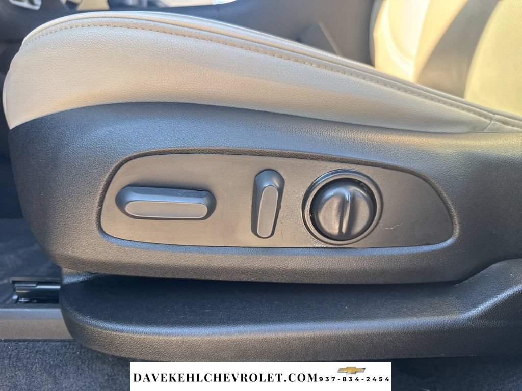 Used 2023 Chevrolet Traverse Premier AWD/4WD image 19