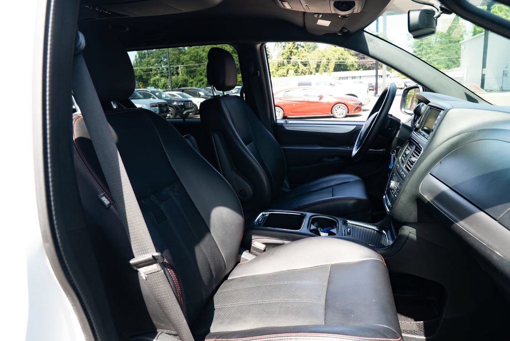 Used 2017 Dodge Grand Caravan GT FWD image 23