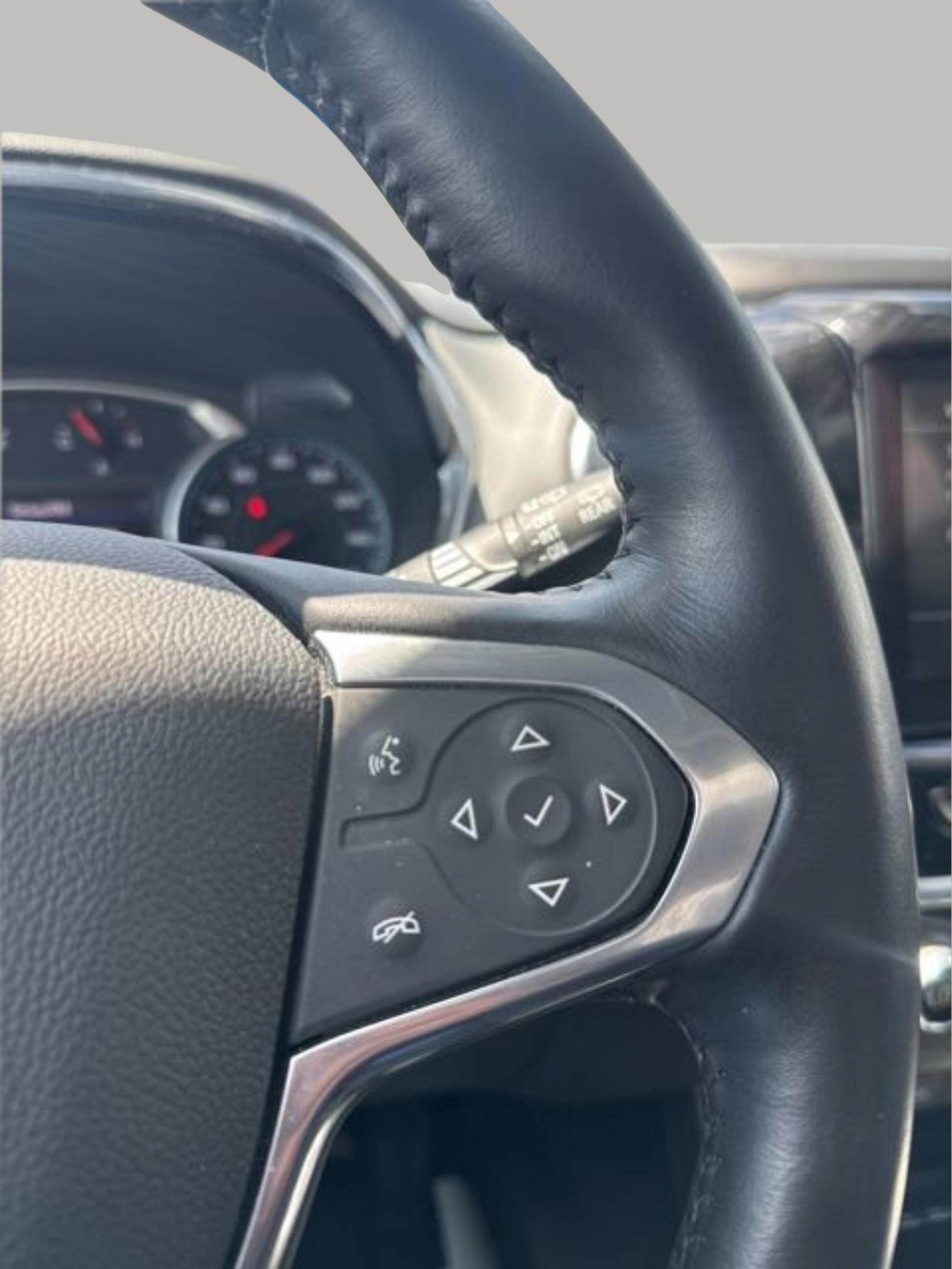 Used 2021 Chevrolet Traverse Premier FWD image 23
