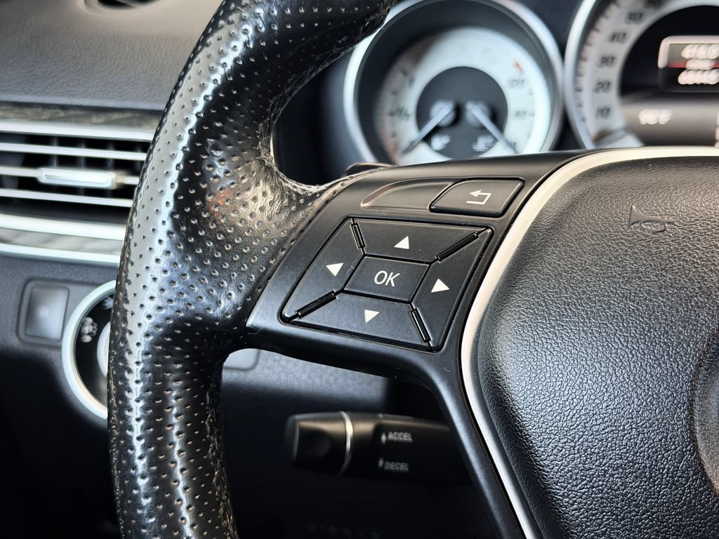Used 2015 Mercedes-Benz E 250 BlueTEC Sedan image 13