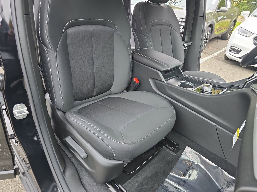 New 2025 Jeep Grand Cherokee Laredo w/ Luxury Tech Group I AWD/4WD image 10