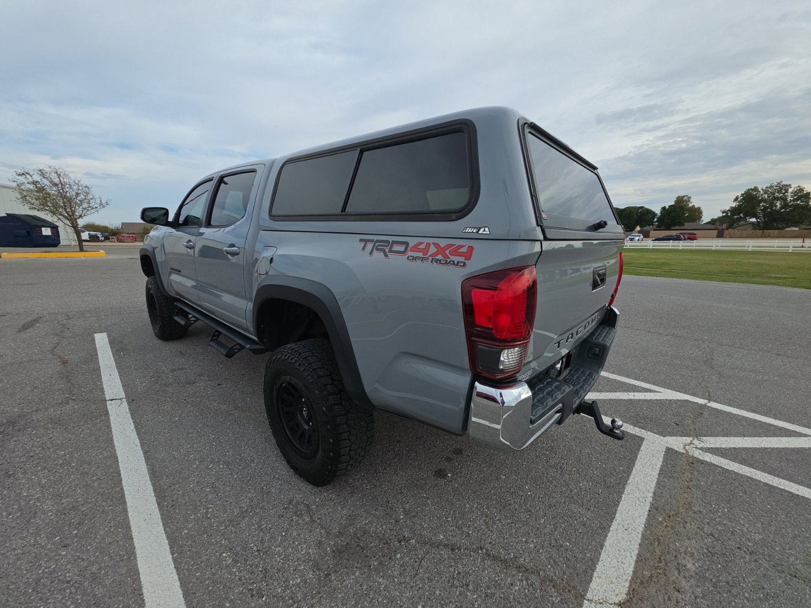 Used 2018 Toyota Tacoma TRD Off-Road AWD/4WD image 5