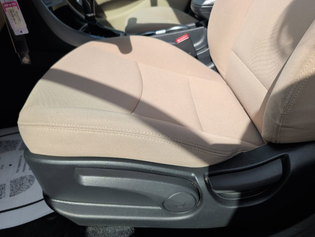 Used 2016 Hyundai Elantra SE FWD image 9