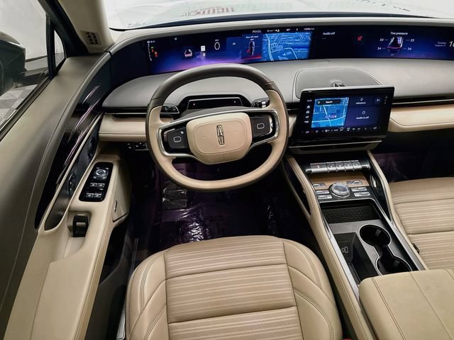 Used 2025 Lincoln Nautilus Reserve AWD/4WD image 24